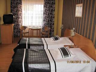 Отель Hotel Gregor Pszczółki Двухместный номер с 1 кроватью или 2 отдельными кроватями-3